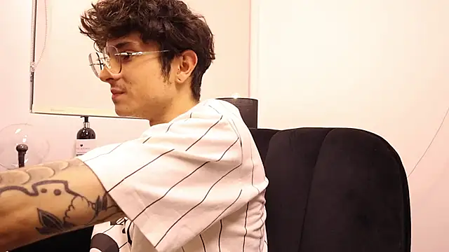 Tyler Blade online show from April 9, 11:21 pm