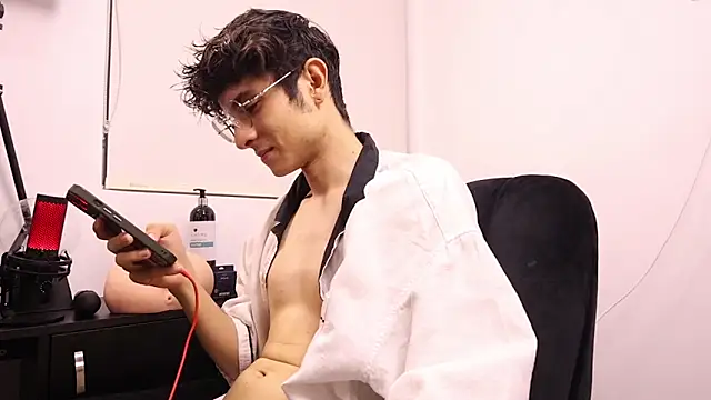 Tyler Blade online show from April 11, 12:15 am