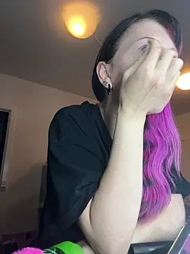 CutieTracer online show from April 2, 4:26 pm