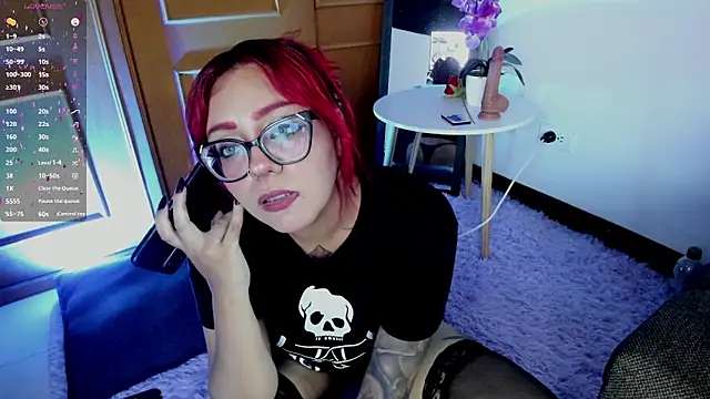 Snapshot of Violett_Sykes chatting on April 15, 1:01 am Violett Sykes online show from April 15, 1:01 am