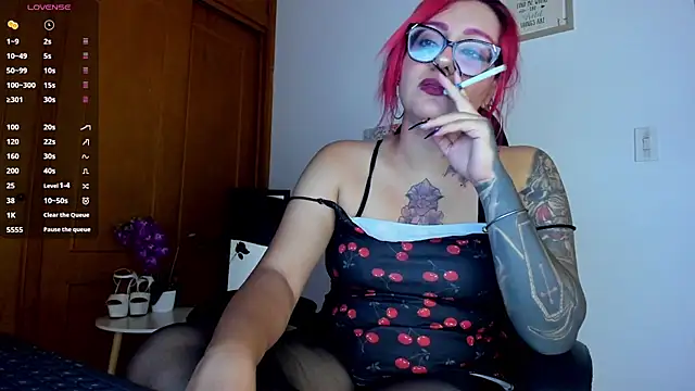 Snapshot of Violett_Sykes chatting on May 21, 4:52 am Violett Sykes online show from May 21, 4:52 am