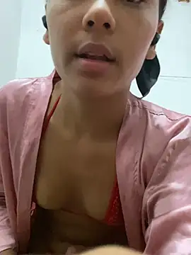 Snapshot of Andrea715515 chatting on July 25, 8:34 am Andrea715515 online show from July 25, 8:34 am