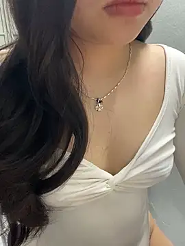 Rosecute11 online show from April 21, 5:28 pm