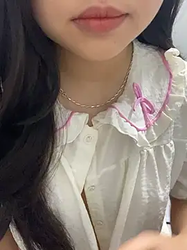 Rosecute11 online show from April 26, 8:28 pm