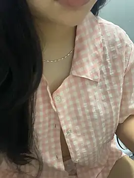 Rosecute11 online show from May 4, 7:37 am