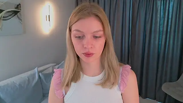 Snapshot of PatriciaaReed chatting on April 25, 8:06 am PatriciaaReed online show from April 25, 8:06 am