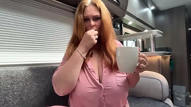 Snapshot of BustySwingingSlut chatting on May 16, 9:06 am BustySwingingSlut online show from May 16, 9:06 am