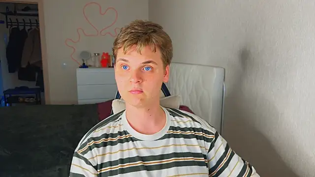 Snapshot of EvincedHook chatting on April 3, 1:20 pm EvincedHook online show from April 3, 1:20 pm