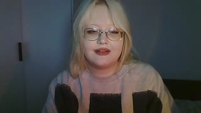 Snapshot of Elayne_Sweet chatting on June 13, 6:22 am Elayne Sweet online show from June 13, 6:22 am