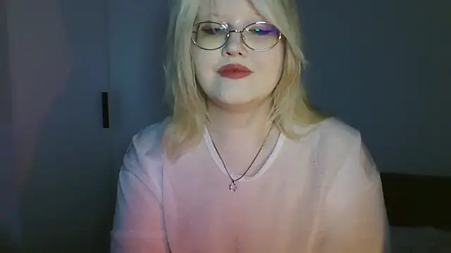 Snapshot of Elayne_Sweet chatting on June 15, 6:04 am Elayne Sweet online show from June 15, 6:04 am