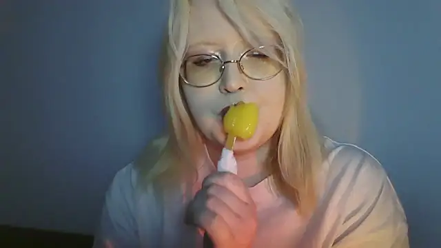 Snapshot of Elayne_Sweet chatting on June 22, 6:10 am Elayne Sweet online show from June 22, 6:10 am