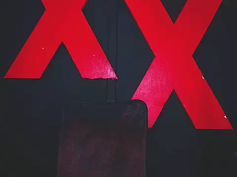 Snapshot of AlanFox1 chatting on April 4, 1:30 pm AlanFox1 online show from April 4, 1:30 pm