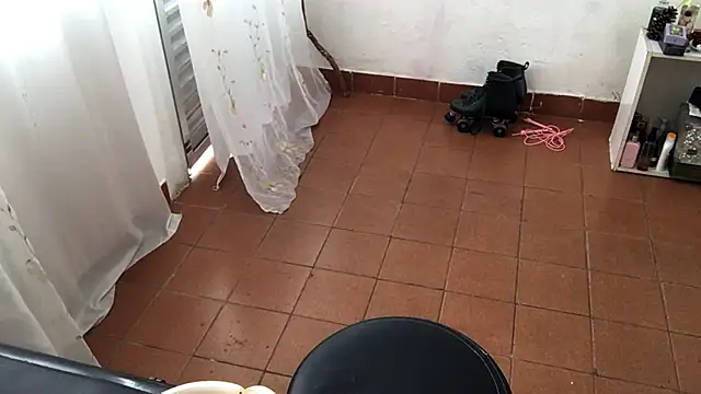 petitecurlybrunette online show from April 6, 1:23 pm