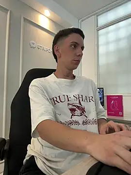 Snapshot of Liam_Fiire chatting on April 10, 3:50 pm Liam Fiire online show from April 10, 3:50 pm