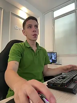 Snapshot of Liam_Fiire chatting on April 16, 2:51 pm Liam Fiire online show from April 16, 2:51 pm