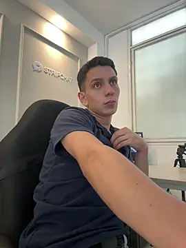 Snapshot of Liam_Fiire chatting on April 29, 3:49 pm Liam Fiire online show from April 29, 3:49 pm