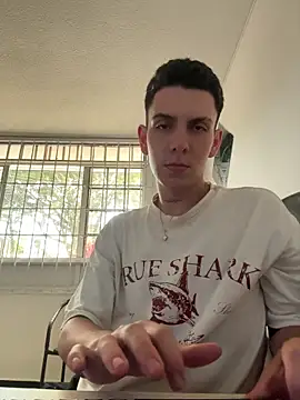 Snapshot of Liam_Fiire chatting on April 30, 7:42 pm Liam Fiire online show from April 30, 7:42 pm