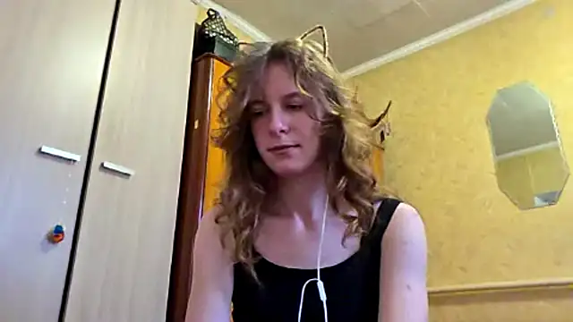 Snapshot of DonnaKuc chatting on April 13, 6:08 am DonnaKuc online show from April 13, 6:08 am