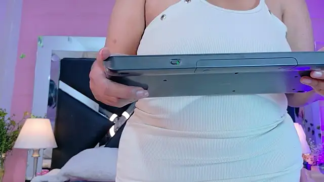 Snapshot of Veronica_Nasty_ chatting on May 21, 7:21 pm Veronica Nasty online show from May 21, 7:21 pm