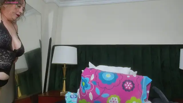 RoxanneSquirt online show from May 16, 12:07 am