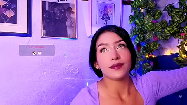 Snapshot of Alisse_Storm chatting on May 8, 3:45 am Alisse Storm online show from May 8, 3:45 am