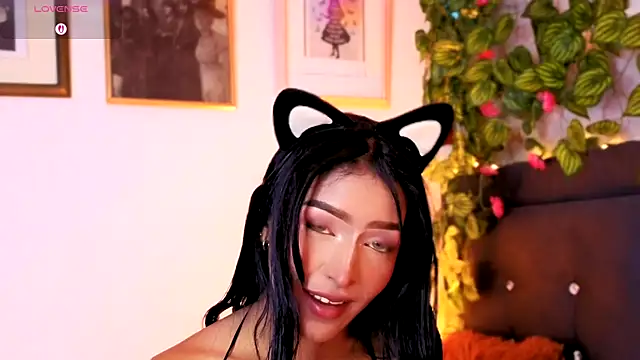 Snapshot of Alisse_Storm chatting on May 18, 3:35 am Alisse Storm online show from May 18, 3:35 am