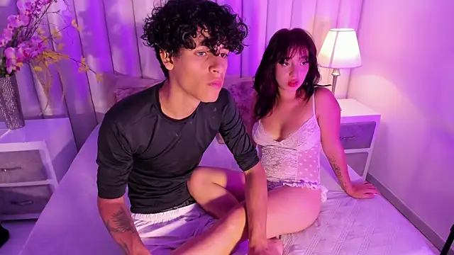 Snapshot of MiaAndFelim chatting on April 7, 1:55 pm MiaAndFelim online show from April 7, 1:55 pm