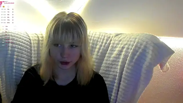 MiaKimiko online show from June 9, 2:01 am