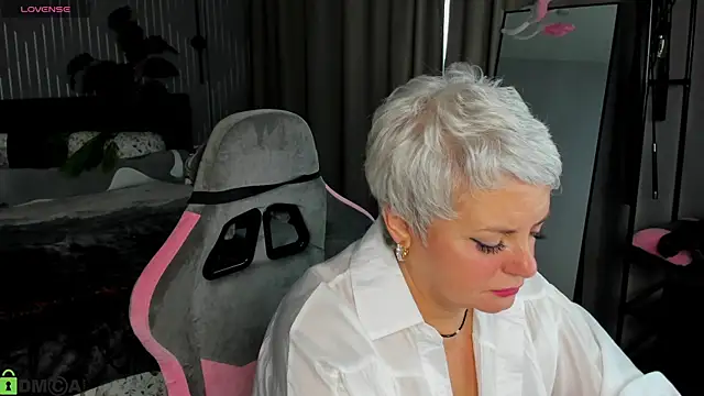 Linda Zef1r online show from May 2, 1:10 am