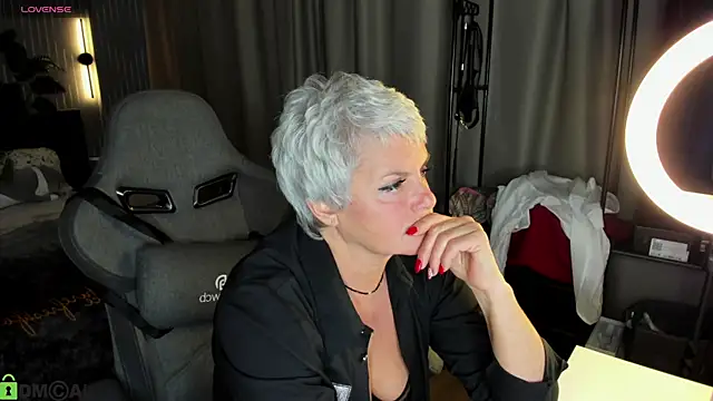 Linda Zef1r online show from May 12, 9:28 am