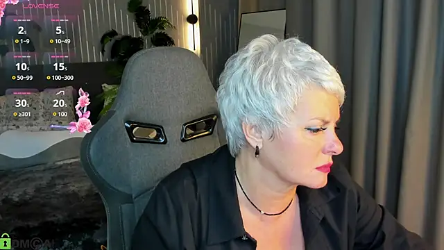 Linda Zef1r online show from May 15, 1:12 am