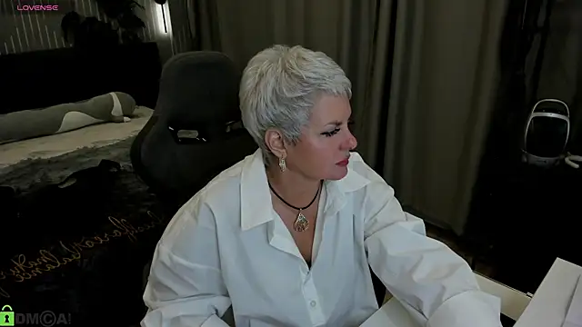 Linda Zef1r online show from May 23, 1:00 am