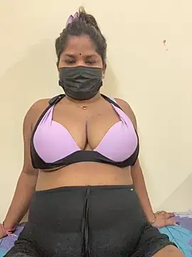 Snapshot of Shalu_naughty69 chatting on May 23, 5:01 am Shalu naughty69 online show from May 23, 5:01 am