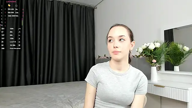 Snapshot of RoyceKintzel chatting on April 25, 7:00 pm RoyceKintzel online show from April 25, 7:00 pm