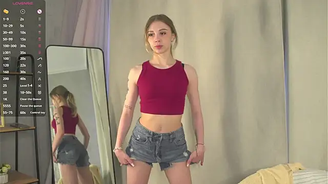 AubreyHoltry online show from May 17, 11:06 am
