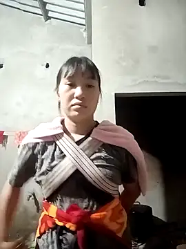 lucynguyen2 online show from April 27, 7:34 pm
