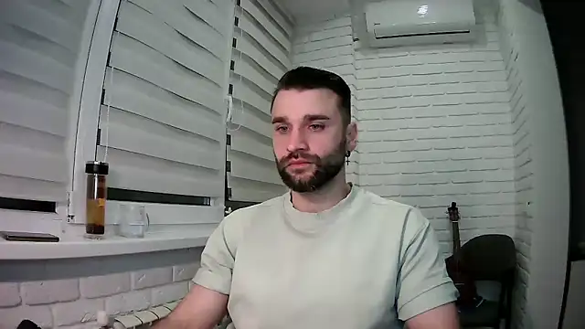 Snapshot of DaddySlava chatting on April 7, 6:08 pm DaddySlava online show from April 7, 6:08 pm