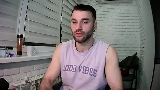 Snapshot of DaddySlava chatting on April 8, 6:08 pm DaddySlava online show from April 8, 6:08 pm