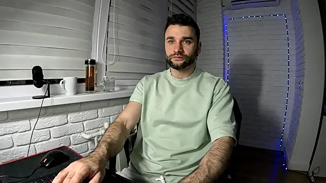 Snapshot of DaddySlava chatting on April 17, 6:55 pm DaddySlava online show from April 17, 6:55 pm