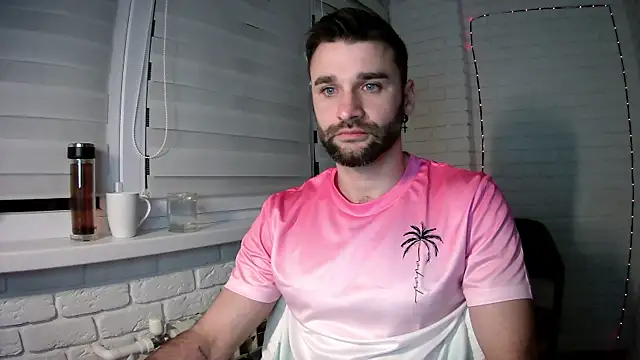 Snapshot of DaddySlava chatting on April 19, 8:00 pm DaddySlava online show from April 19, 8:00 pm