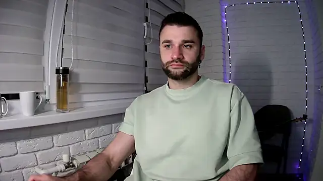 Snapshot of DaddySlava chatting on April 20, 6:20 pm DaddySlava online show from April 20, 6:20 pm