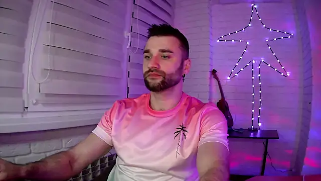 Snapshot of DaddySlava chatting on May 6, 6:13 pm DaddySlava online show from May 6, 6:13 pm