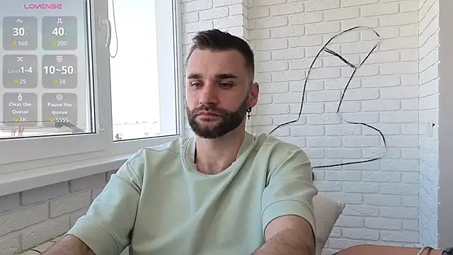 Snapshot of DaddySlava chatting on June 25, 1:04 pm DaddySlava online show from June 25, 1:04 pm