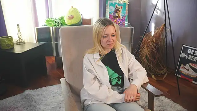 OliviaCaffery online show from April 2, 4:43 am