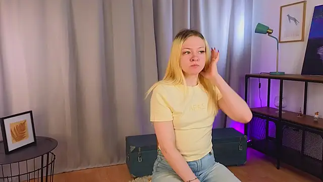 OliviaCaffery online show from May 17, 4:03 pm