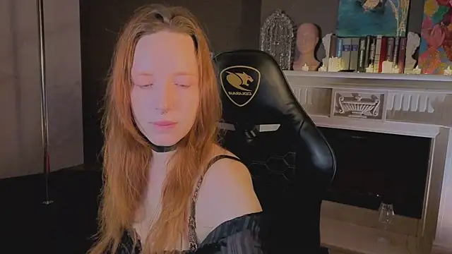 Snapshot of slayyyyn chatting on April 8, 12:27 pm slayyyyn online show from April 8, 12:27 pm