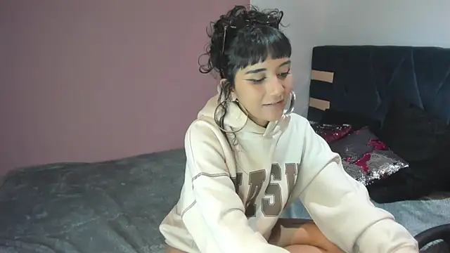 Snapshot of Hanna_Clark__ chatting on June 8, 11:54 am Hanna Clark online show from June 8, 11:54 am