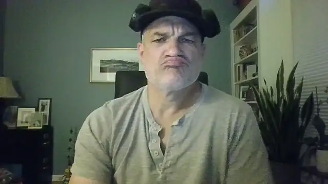 Snapshot of Jaypop2022 chatting on June 7, 8:40 am Jaypop2022 online show from June 7, 8:40 am