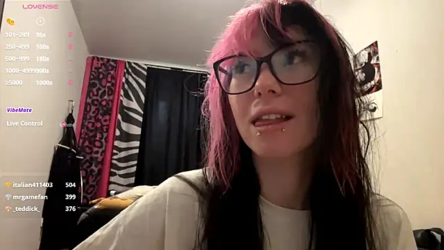 WifeAileen online show from May 8, 7:14 am