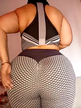 Snapshot of Sexy_yassimna chatting on April 23, 12:40 pm Sexy yassimna online show from April 23, 12:40 pm